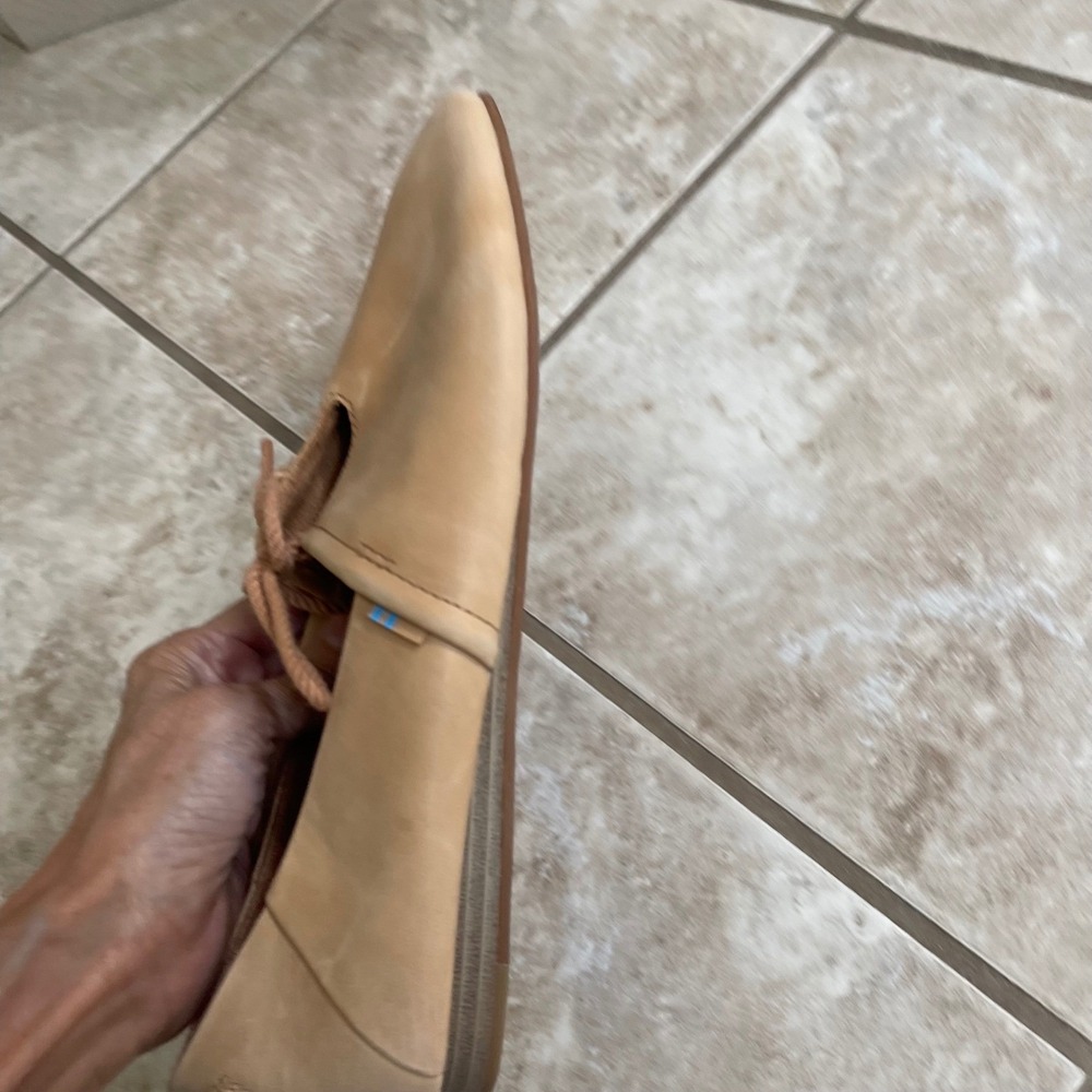TOMS Kelli Tassel Tan Leather Pointed Toe Flats Shoes Womens 8 new with defect - Picture 3 of 8